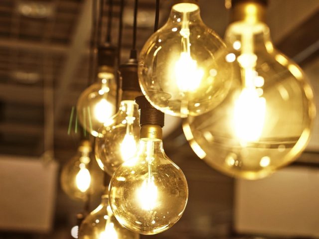 Ikea ou Leroy Merlin : choisir un meuble pas cher