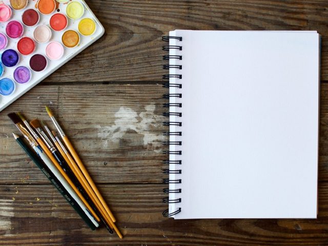 Acrylique ou alkyde : choisir pour murs humides