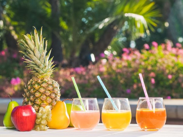 Quelles recettes de smoothies sains essayer cet été ?